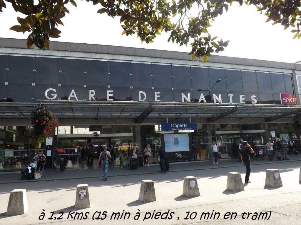 Le Nid Des Carmes Apartment Nantes Bagian luar foto
